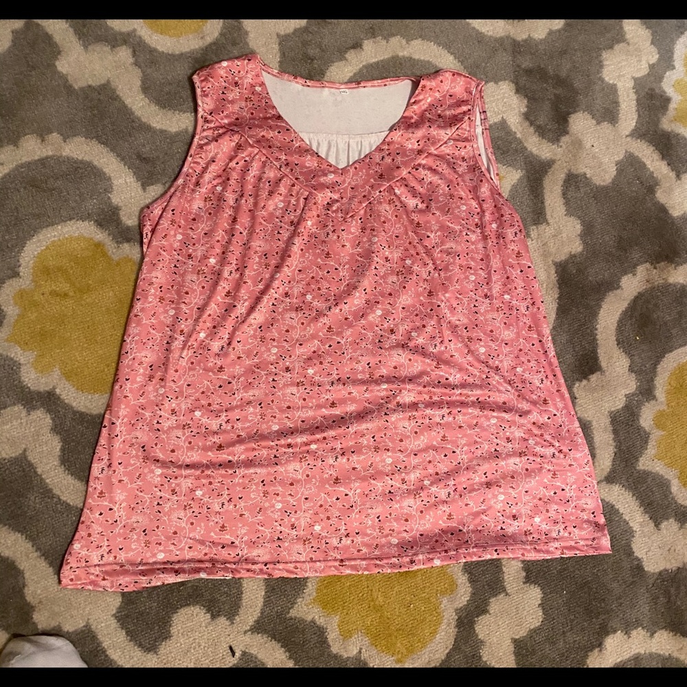 Pink floral shirt!  4 for 10🐝